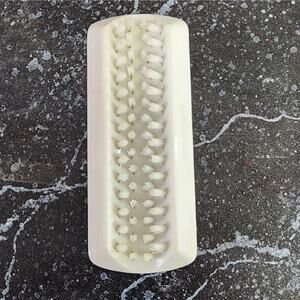 Amera hand and nail brush cleans nails. Suitable for home  and professional use